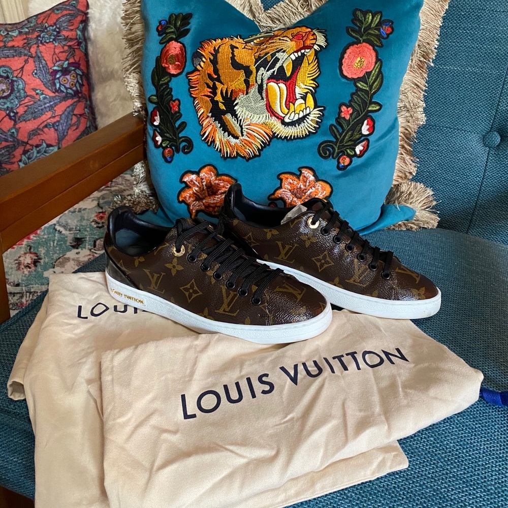 AUTH Louis Vuitton FrontRow Trainers 35.5 36